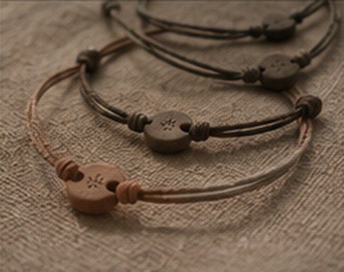 Variations de bracelets en cordon